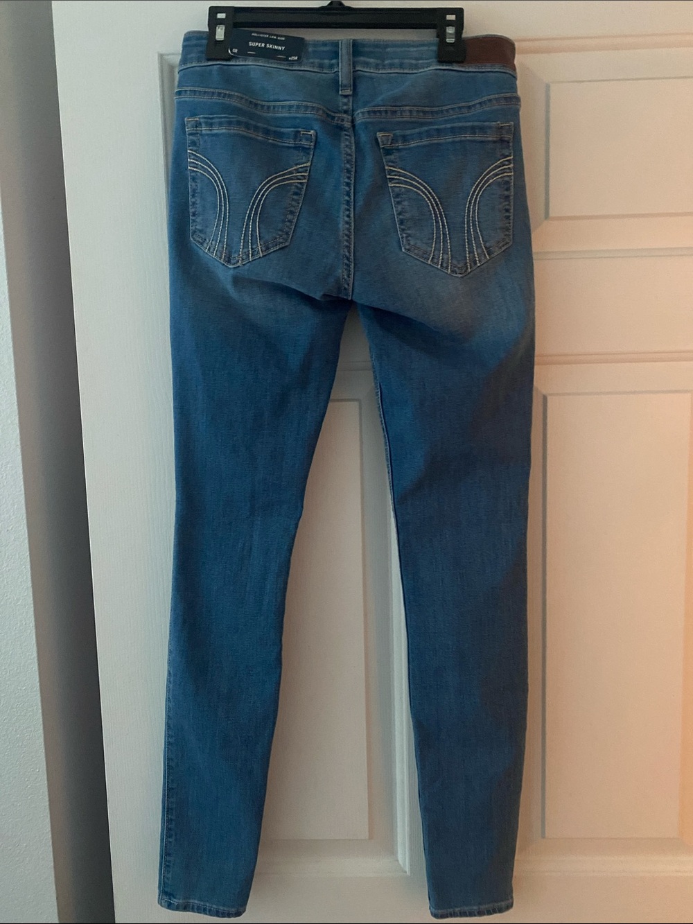 Hollister Low-Rise Super Skinny Jeans - Picture 2 of 7